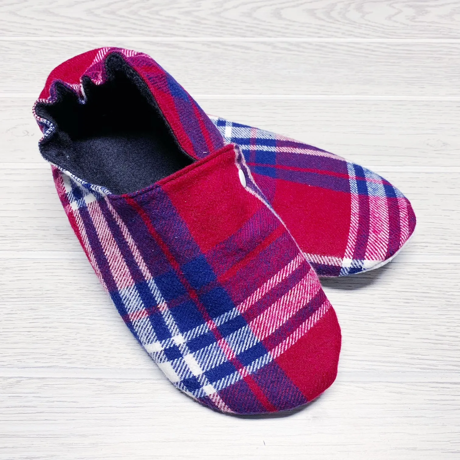 Blanket Scarf Slippers - MEDIUM