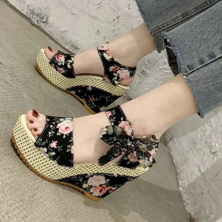 Mindy Hot Lace Wedges