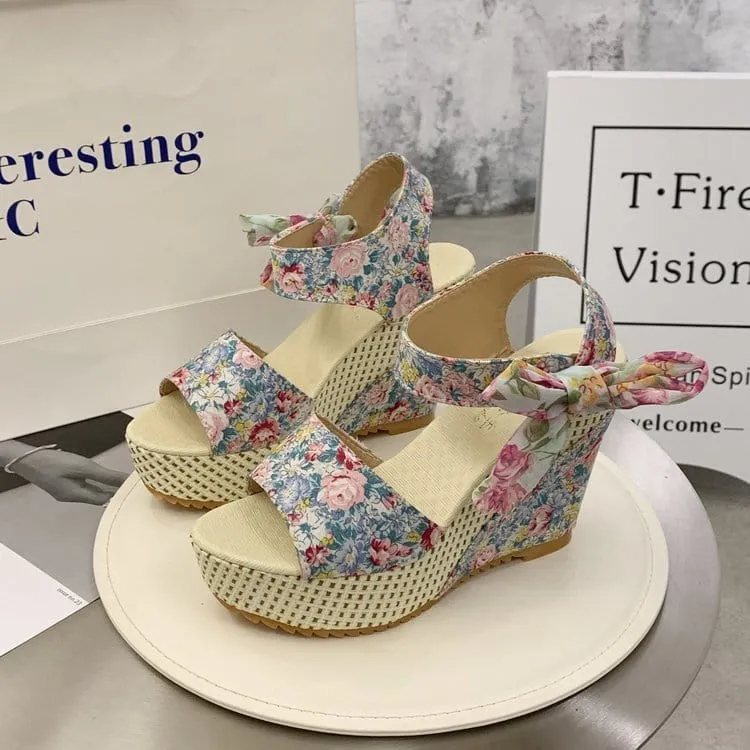 Mindy Hot Lace Wedges