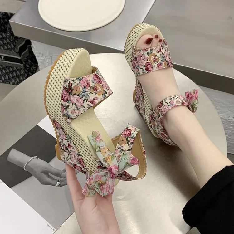Mindy Hot Lace Wedges