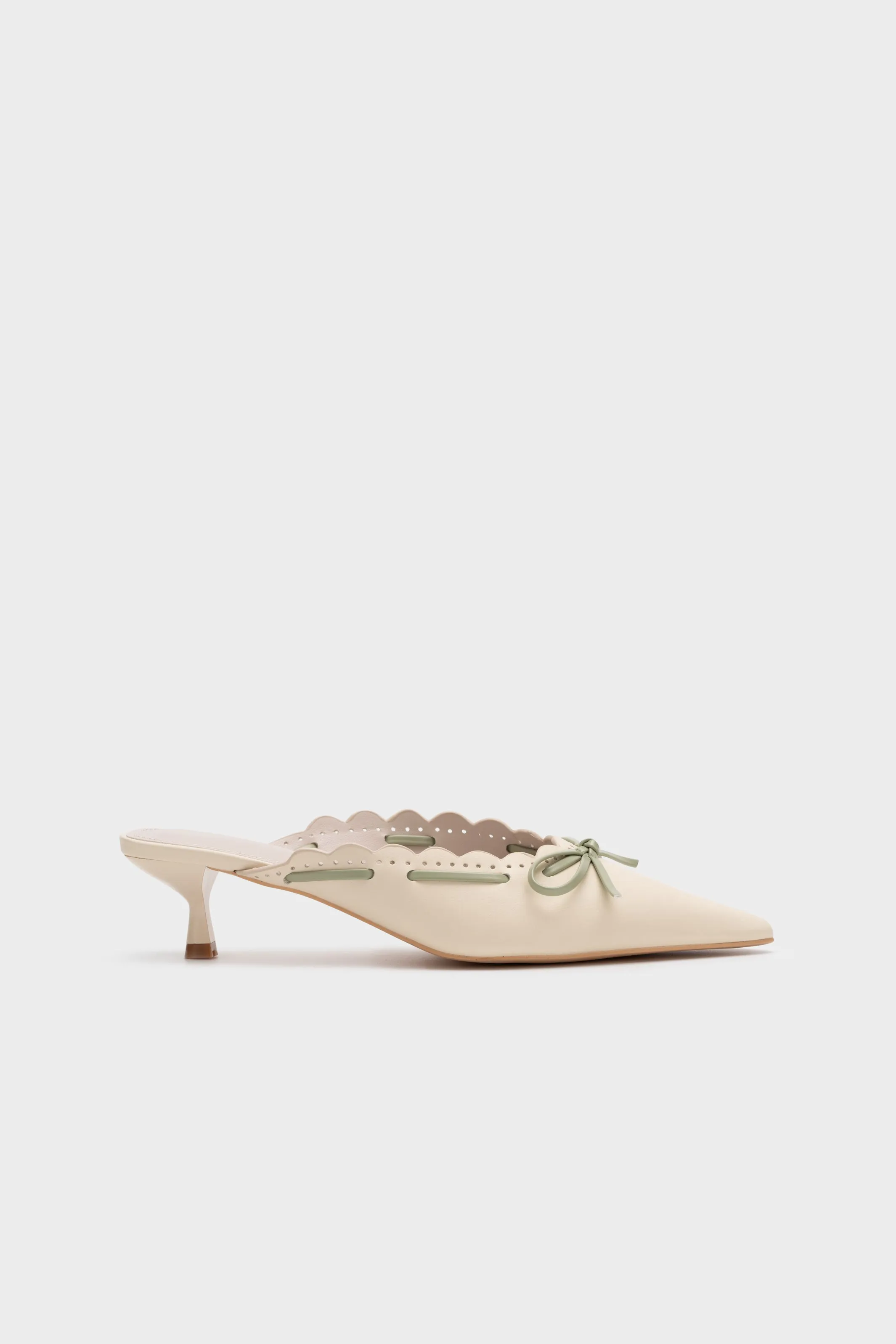 PERFORATED HEEL MULE WITH BOW