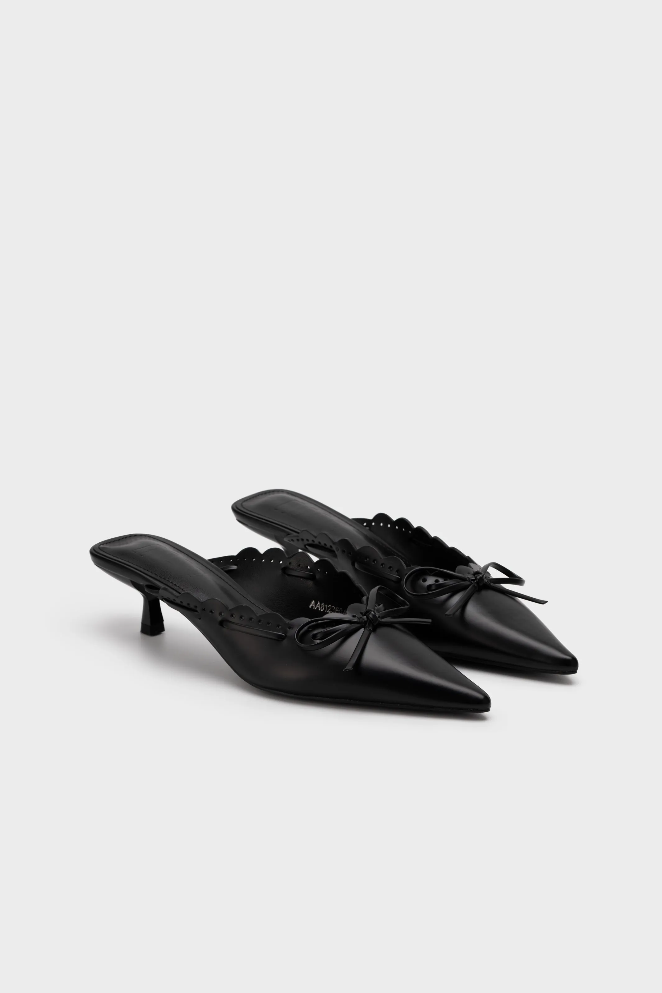 PERFORATED HEEL MULE WITH BOW