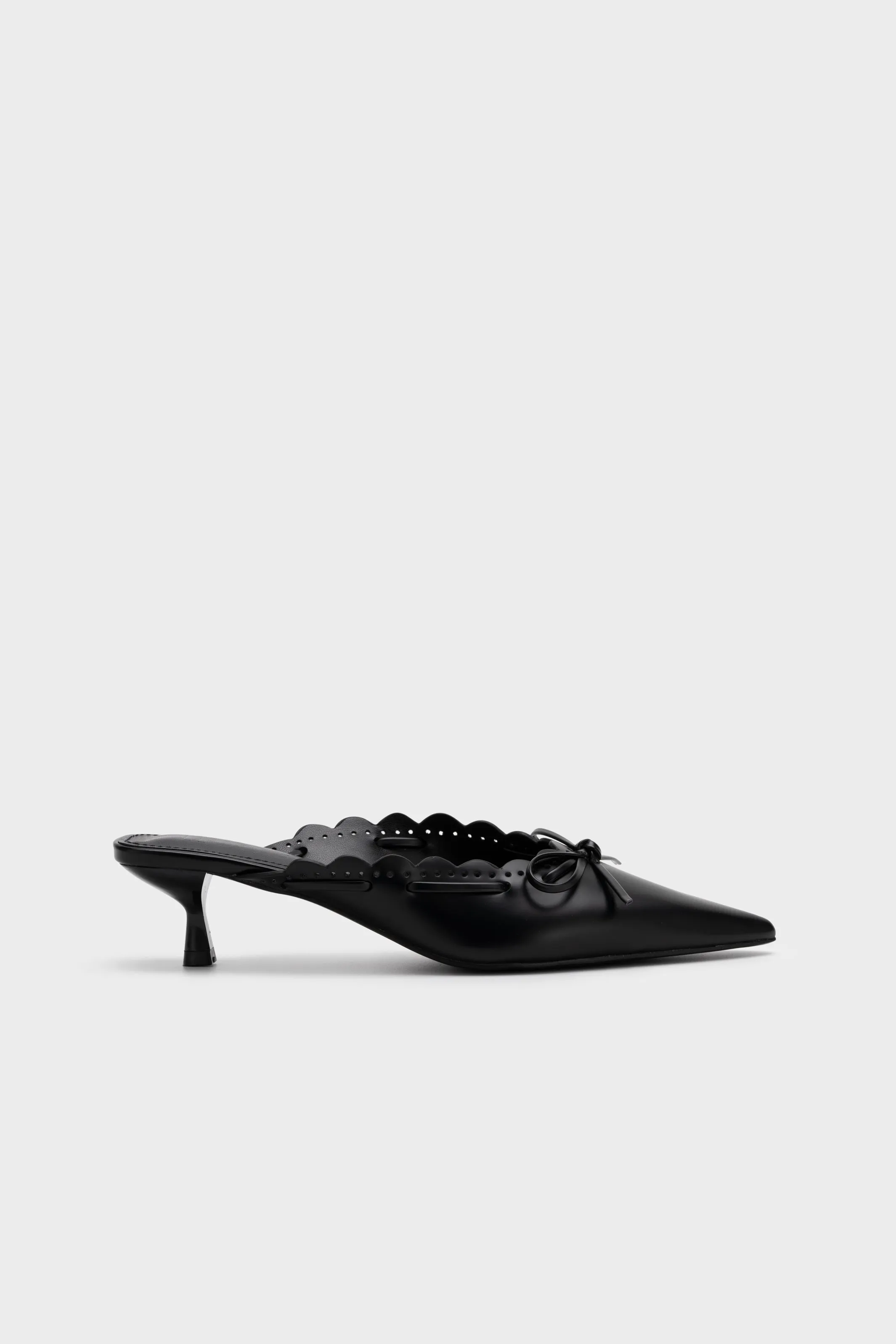PERFORATED HEEL MULE WITH BOW