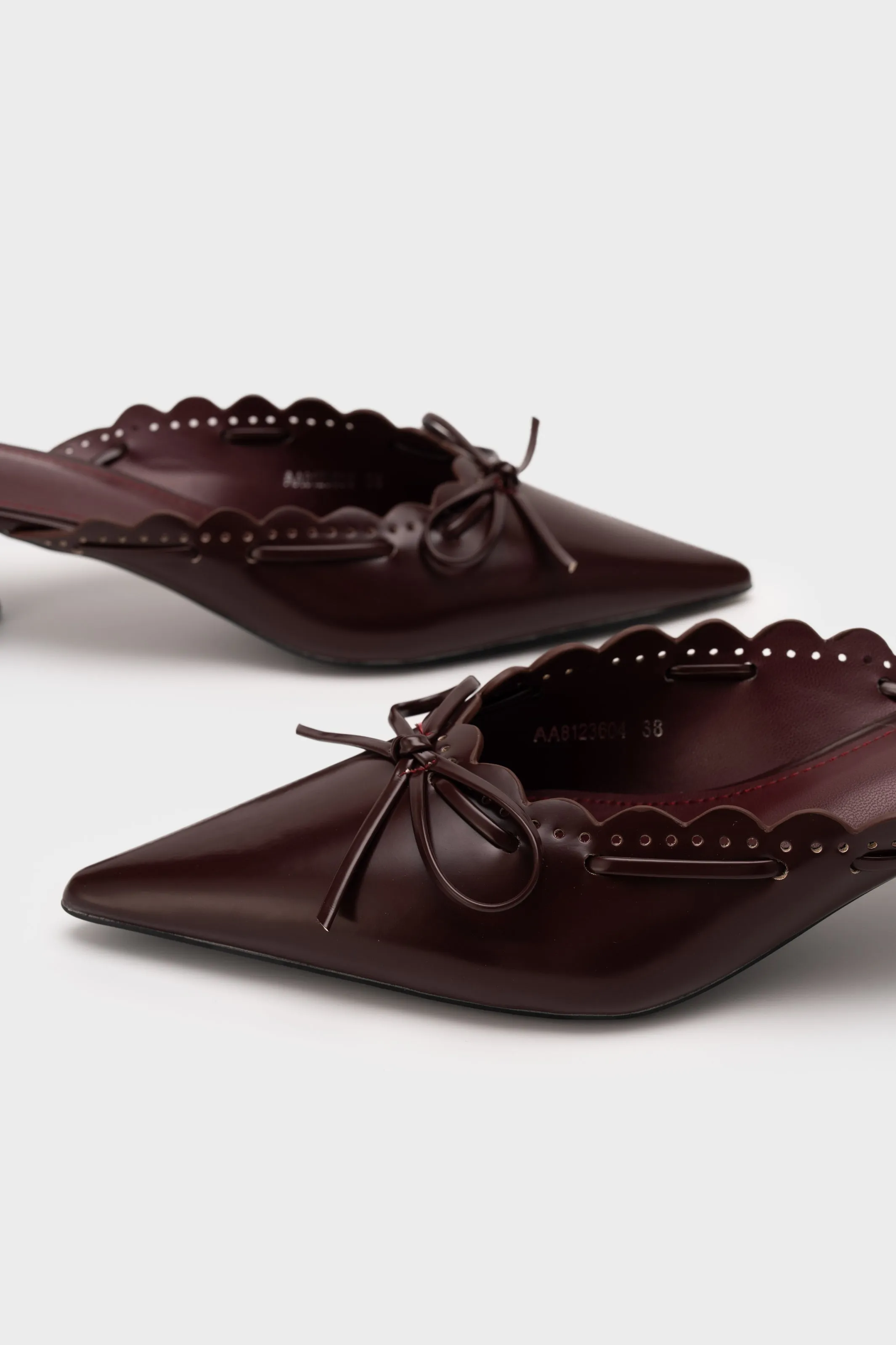 PERFORATED HEEL MULE WITH BOW