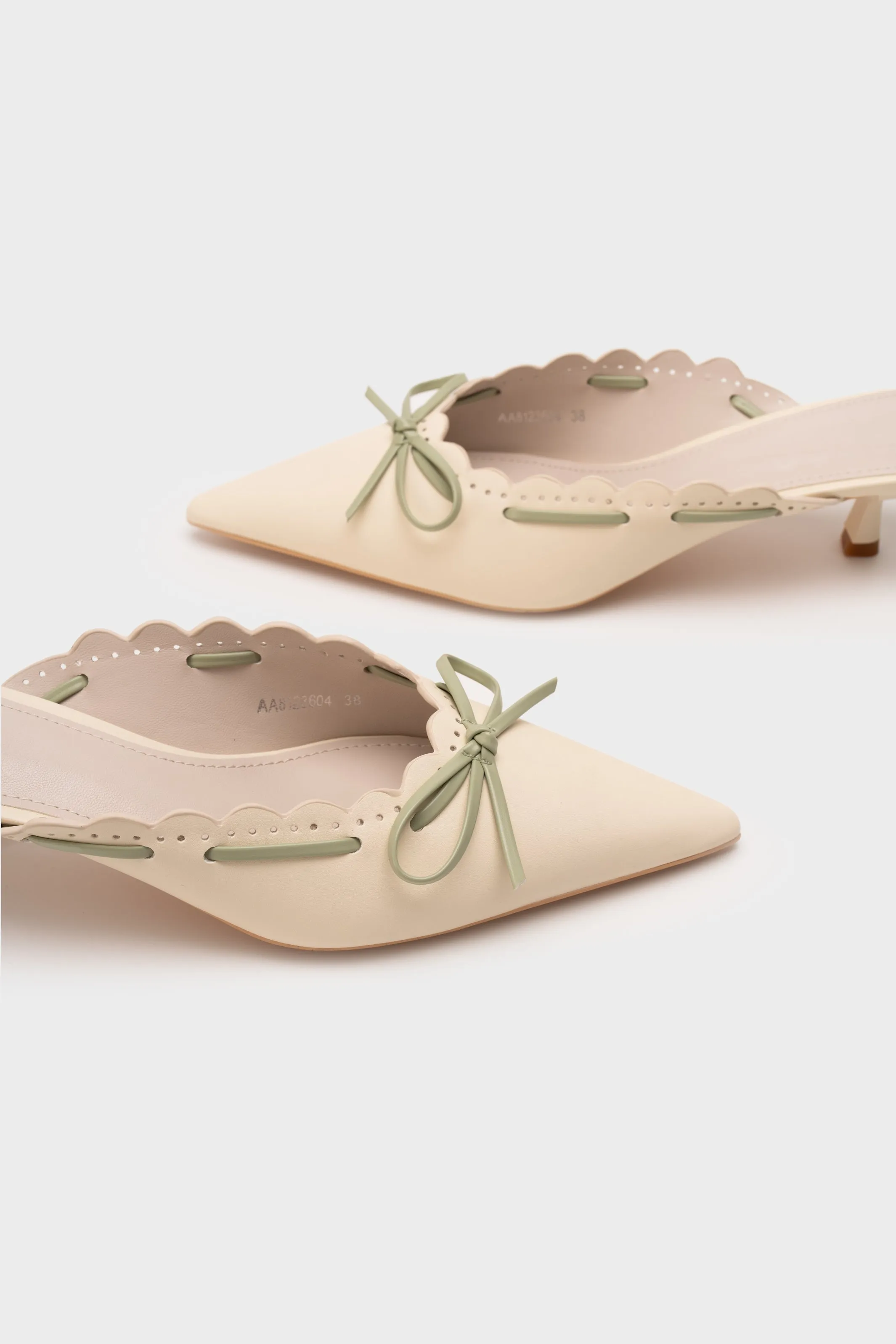 PERFORATED HEEL MULE WITH BOW